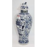 A Chinese export blue and white porcelain vase and cover, of baluster form, decorated with birds