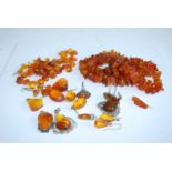 Assorted clear amber costume jewellery, to include long necklace, rings, ear pendants etc