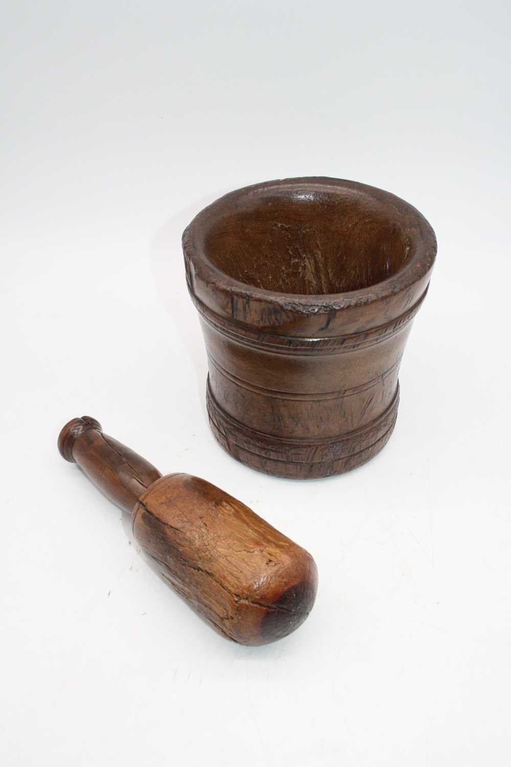 A turned sycamore pestle and mortar, the mortar h.17cm - Bild 2 aus 4