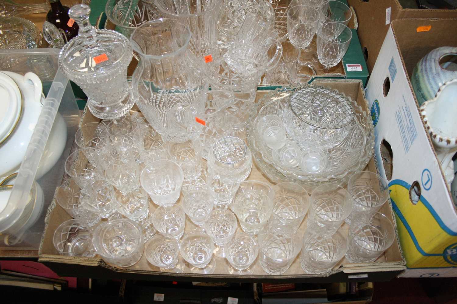 Two boxes of glassware, to include a prism cut crystal candle jar - Bild 2 aus 3