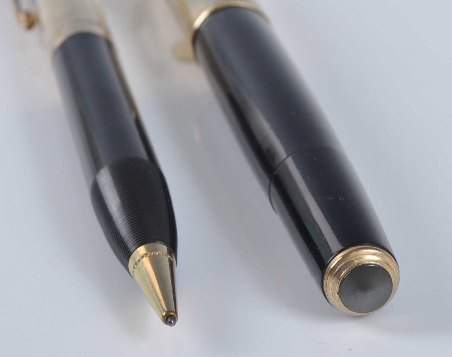A Parker 51 fountain pen and pencil set, in black with gold trim, the pen barrel engraved PARKER " - Image 6 of 7