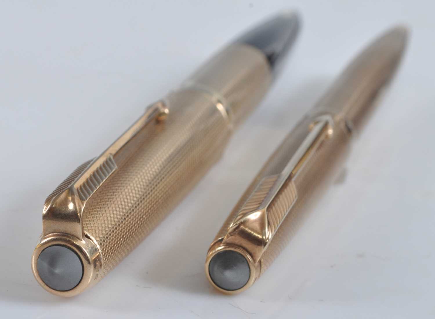 A Parker 61 Presidential double-jewelled fountain pen and ballpoint pen, in the Gold Barley pattern, - Image 4 of 6