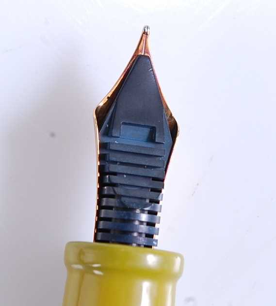 A Japanese Nakaya Portable Cigar fountain pen, in Wakakusa-Iro colourway (young green), the nib - Bild 4 aus 5