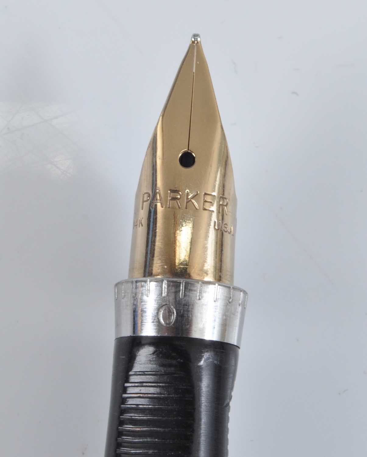 A Parker 75 Cisele fountain pen, in silver crosshatch with gold plated fittings, the cap with - Image 2 of 7