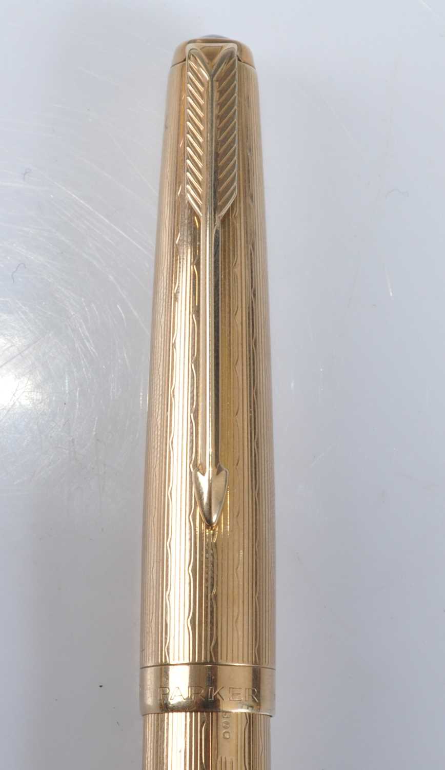 A Parker 65 Custom Insignia double-jewelled fountain pen, in 9ct gold Waterdrop design, the barrel - Image 3 of 8