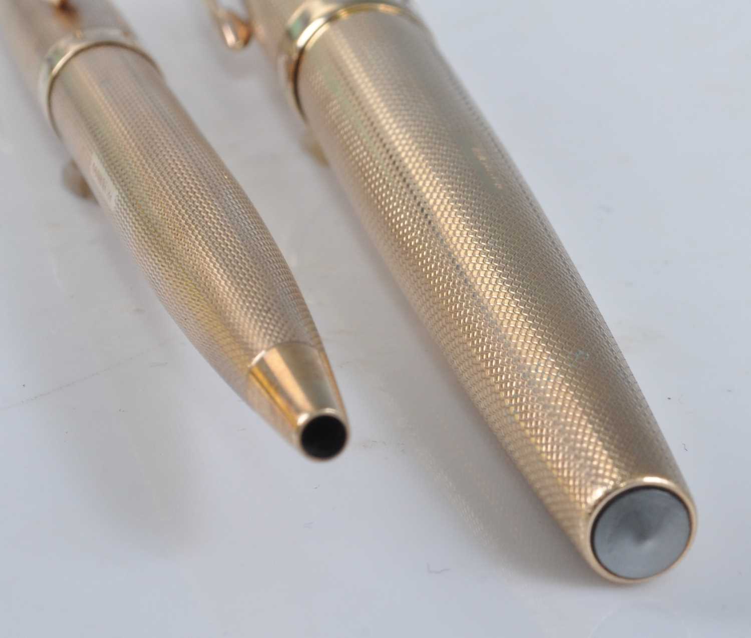 A Parker 61 Presidential double-jewelled fountain pen and ballpoint pen, in the Gold Barley pattern, - Image 5 of 6