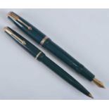 A Parker Duofold fountain pen and ballpoint pen set, in emerald green with gold trim, the fountain