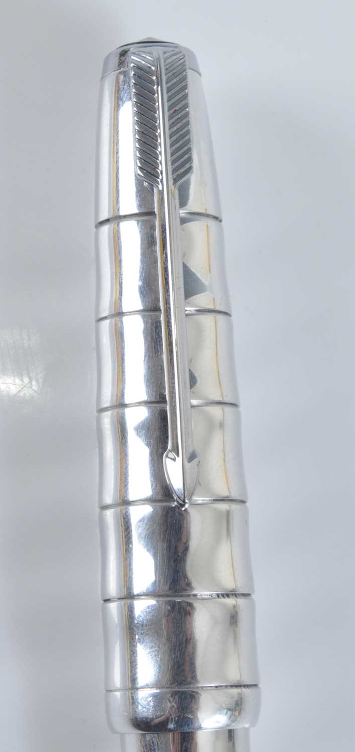 A Parker 51 Aluminium Bamboo fountain pen by Ariel Kullock, the cap with arrow clip and jewel to - Image 3 of 6