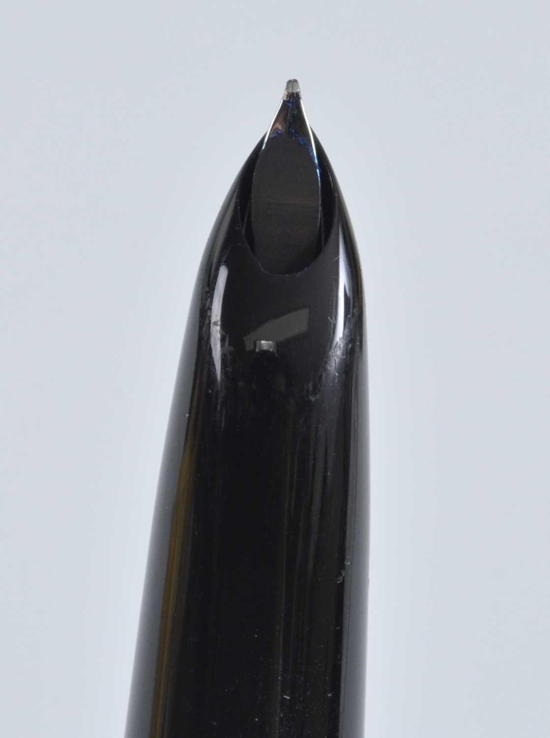 A Parker 51 Aluminium Bamboo fountain pen by Ariel Kullock, the cap with arrow clip and jewel to - Image 5 of 6