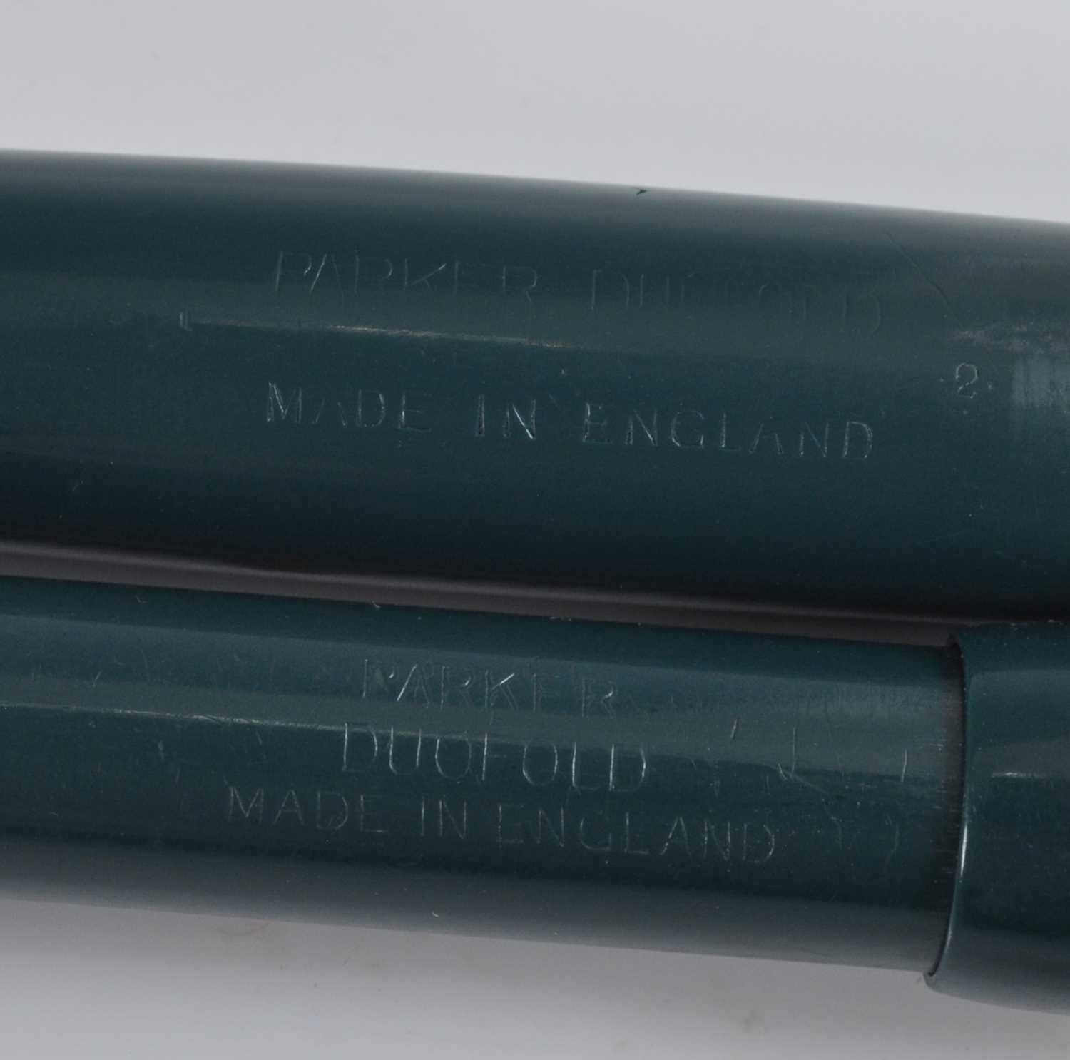 A Parker Duofold fountain pen and ballpoint pen set, in emerald green with gold trim, the fountain - Image 6 of 7