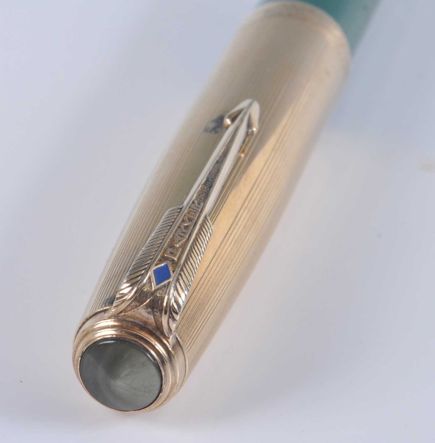 A Parker 51 double jewelled fountain pen, in Nassau Green with gold trim, the barrel engraved PARKER - Image 4 of 7