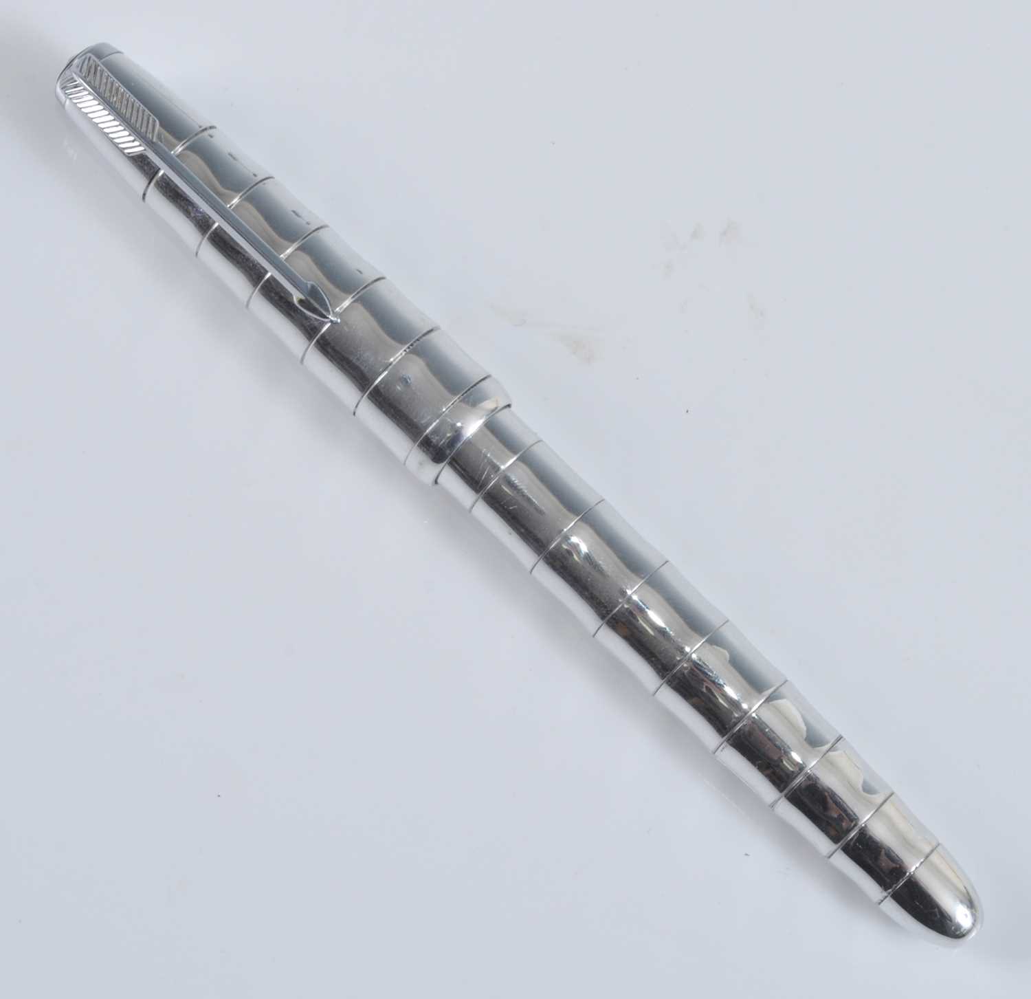 A Parker 51 Aluminium Bamboo fountain pen by Ariel Kullock, the cap with arrow clip and jewel to - Image 6 of 6