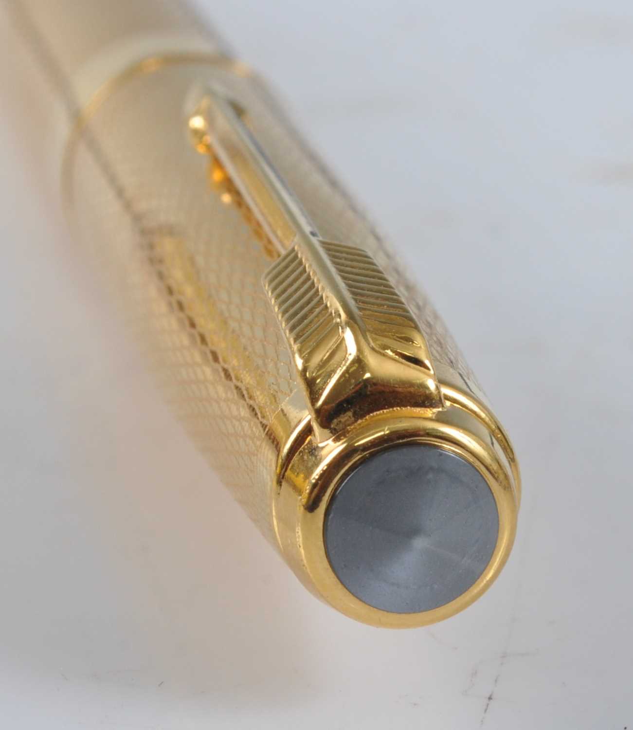 A Parker 51 fountain pen by Ariel Kullock, having red ripple hood and gold barley case, the barrel - Image 6 of 7