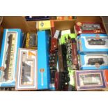 A tray of mixed 00 gauge railway, to include Hornby, Airfix, Triang and others, mixed examples to