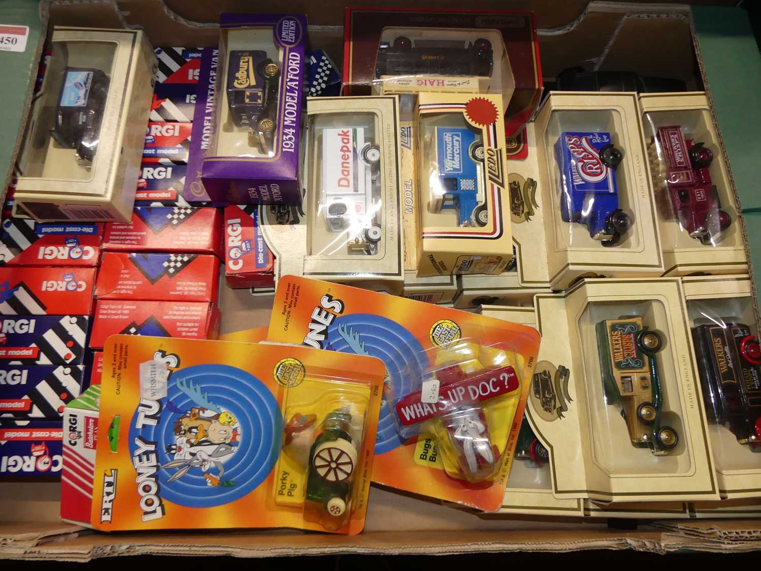 One tray of mixed Lledo, Corgi Modern Release and Looneytunes related diecasts to include Porky