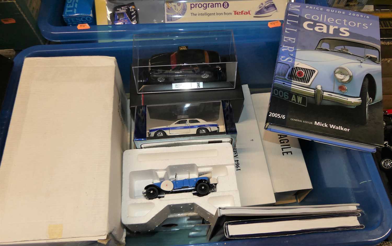 A tray of Ixo, Franklin Mint and similar modern issue diecast, to include a 1964 Franklin Mint Aston