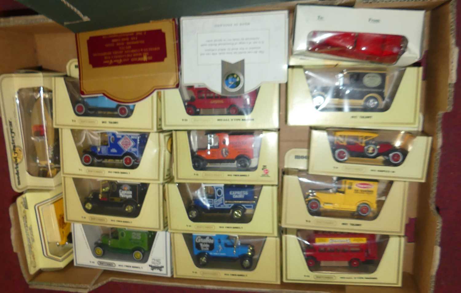 Three trays containing a collection of mixed modern issue diecast to include Matchbox Models of - Bild 4 aus 4