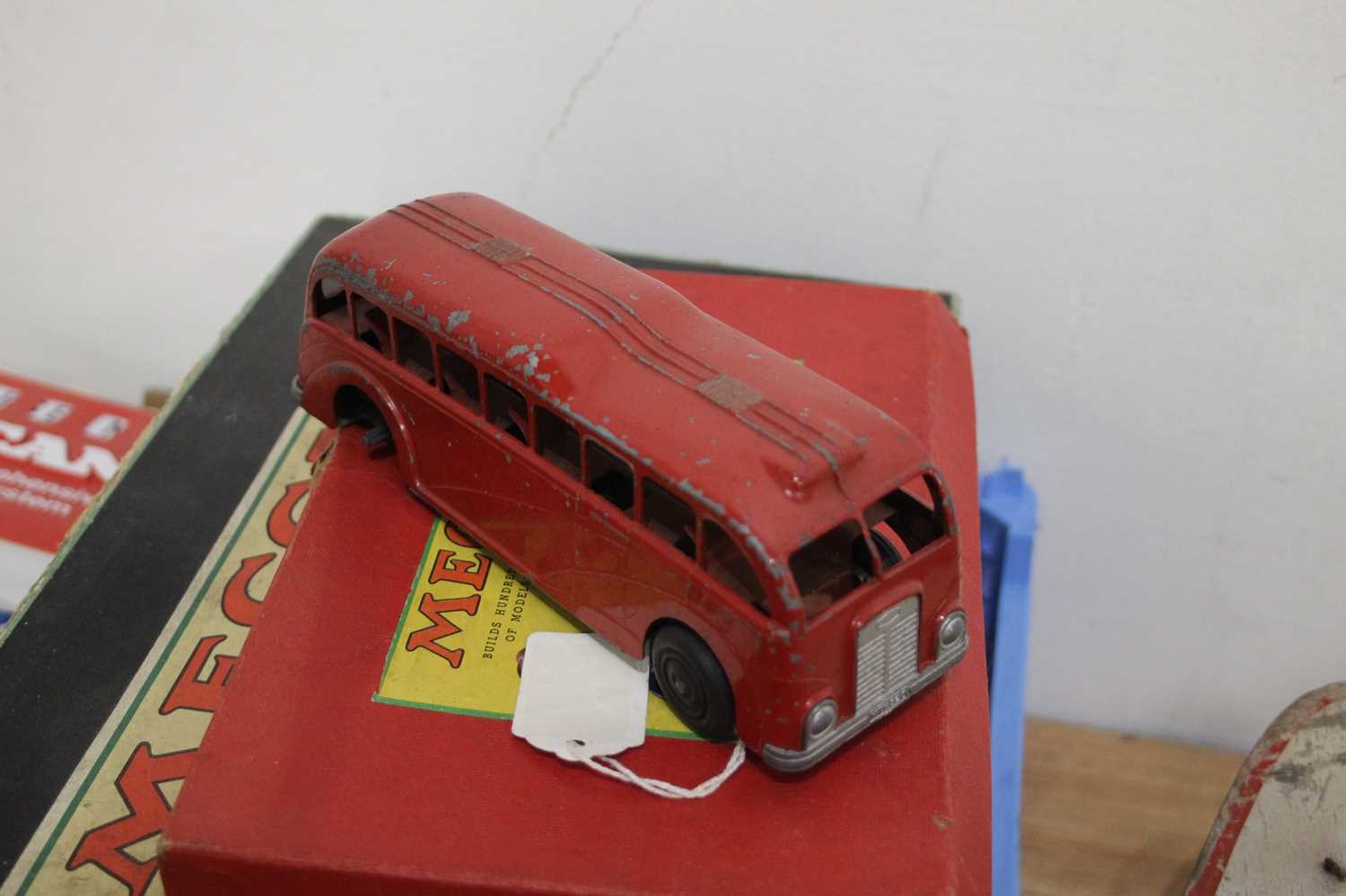 Assorted diecast models to include Mettoy buses, Meccano shop display, Penguin series 4 clockwork - Bild 2 aus 4