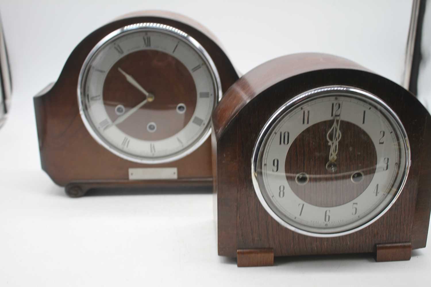 A Mappin & Webb lacquered brass cased carriage clock together with a oak cased mantel clock and - Bild 2 aus 3