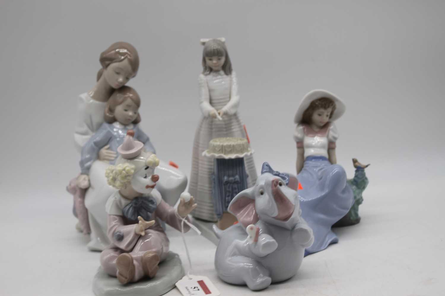 A collection of five Nao Spanish porcelain figures to include Clown, etc - Bild 2 aus 2