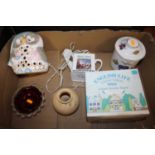 Mixed lot to include novelty owl lamp, Wade novelty teapot, Worcester Evesham pattern jar and