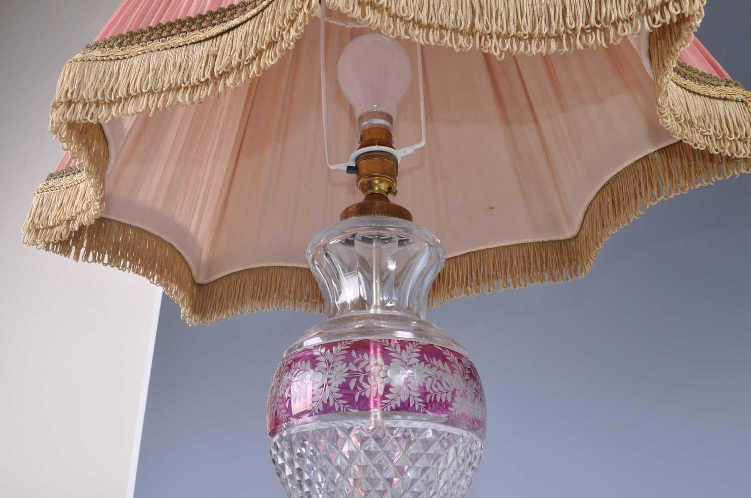 A 20th century cut crystal and gilt metal table lamp, of baluster form, the pleated shade above a - Image 5 of 5
