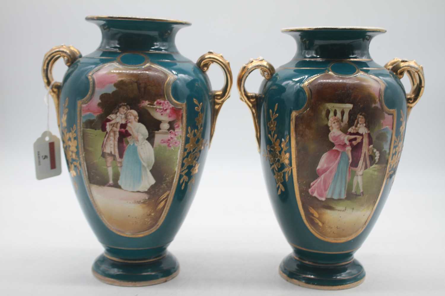 A pair of early 20th century garniture vases,height 25cm