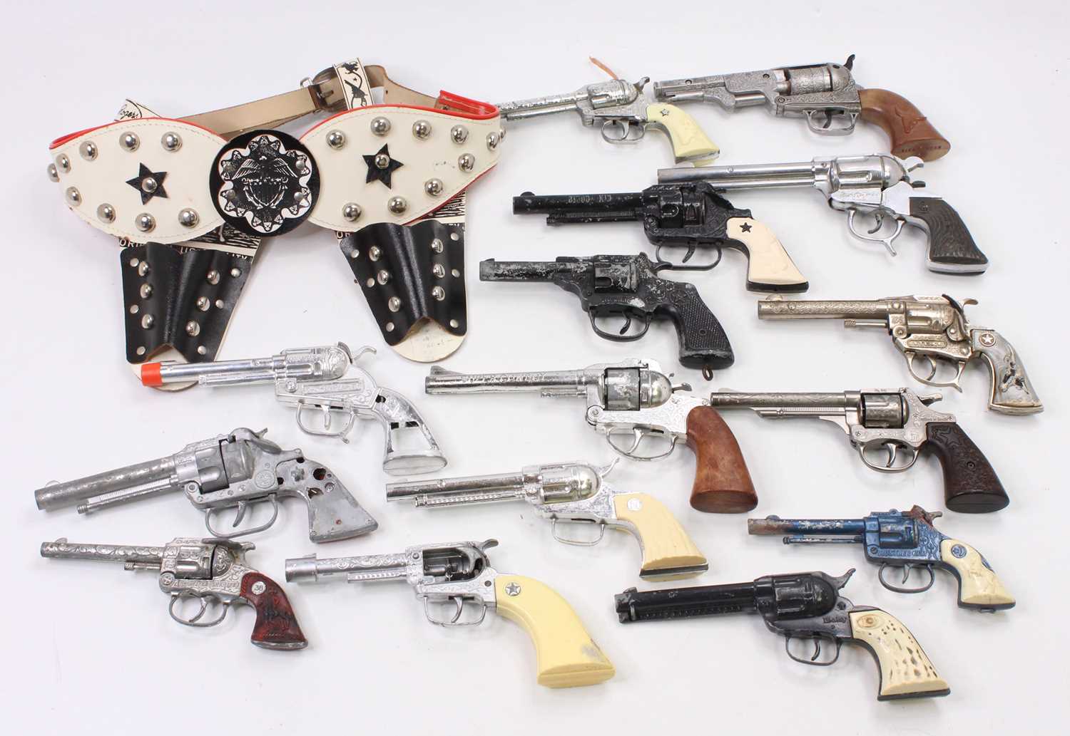 15 1950s and later children's cap guns and pistols to include a Roy Rogers Hubley Toys pistol