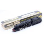 Wrenn W2225A 2-8-0 8F freight loco & tender, black with unshaded yellow transfers (E-NM) (BVG-E)