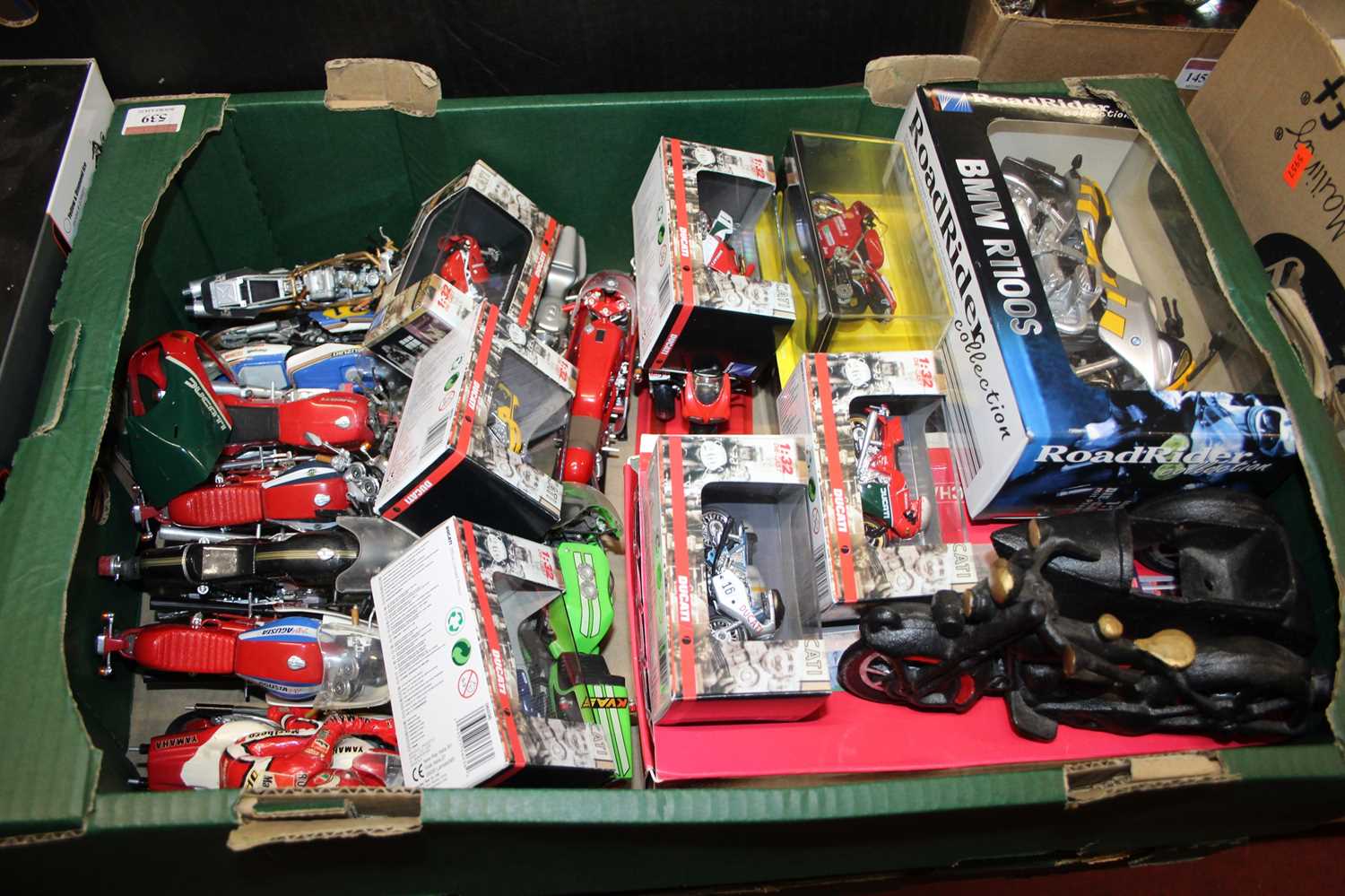 A collection of mixed motorcycle-related diecast vehicles and accessories to include Maisto, - Image 2 of 5