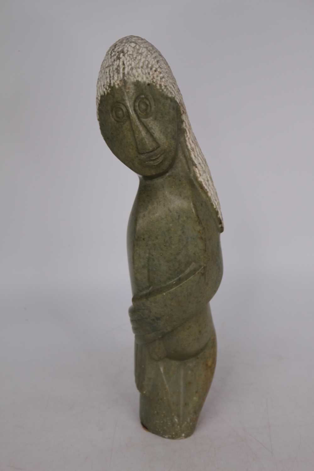 Timothy Mupotaringa - The Shy Girl, polished hardstone, Shona sculpture, h.44cm - Bild 2 aus 3