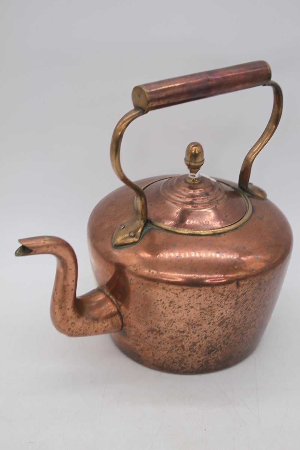 A large Victorian copper range kettle, h.35cm - Bild 2 aus 2