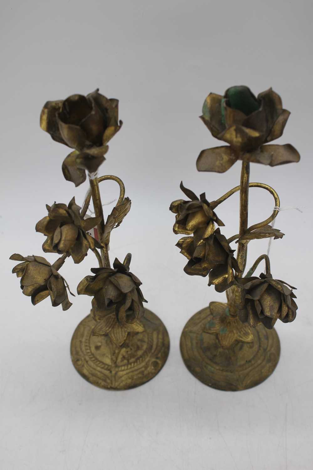 A pair of Art nouveau brass floral candlesticks, h.31cm - Bild 3 aus 4