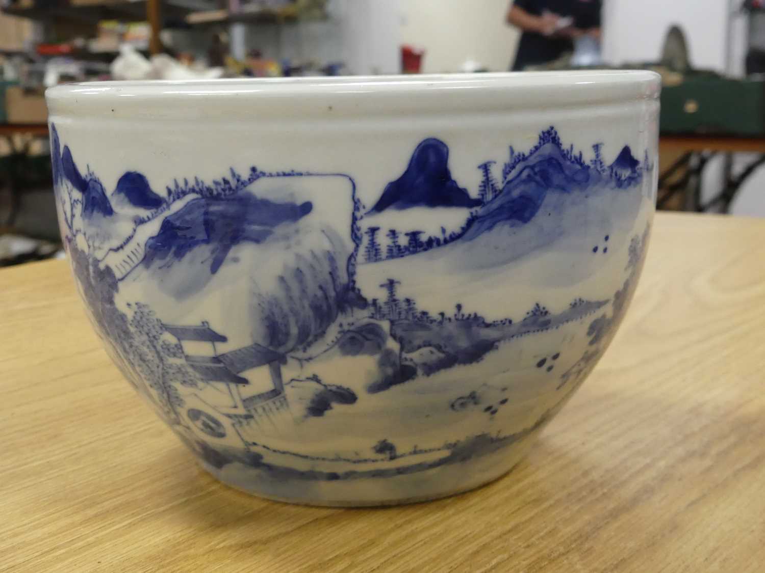 A Chinese blue and white stoneware jardiniere, decorated with a mountain landscape, h. - Bild 4 aus 10