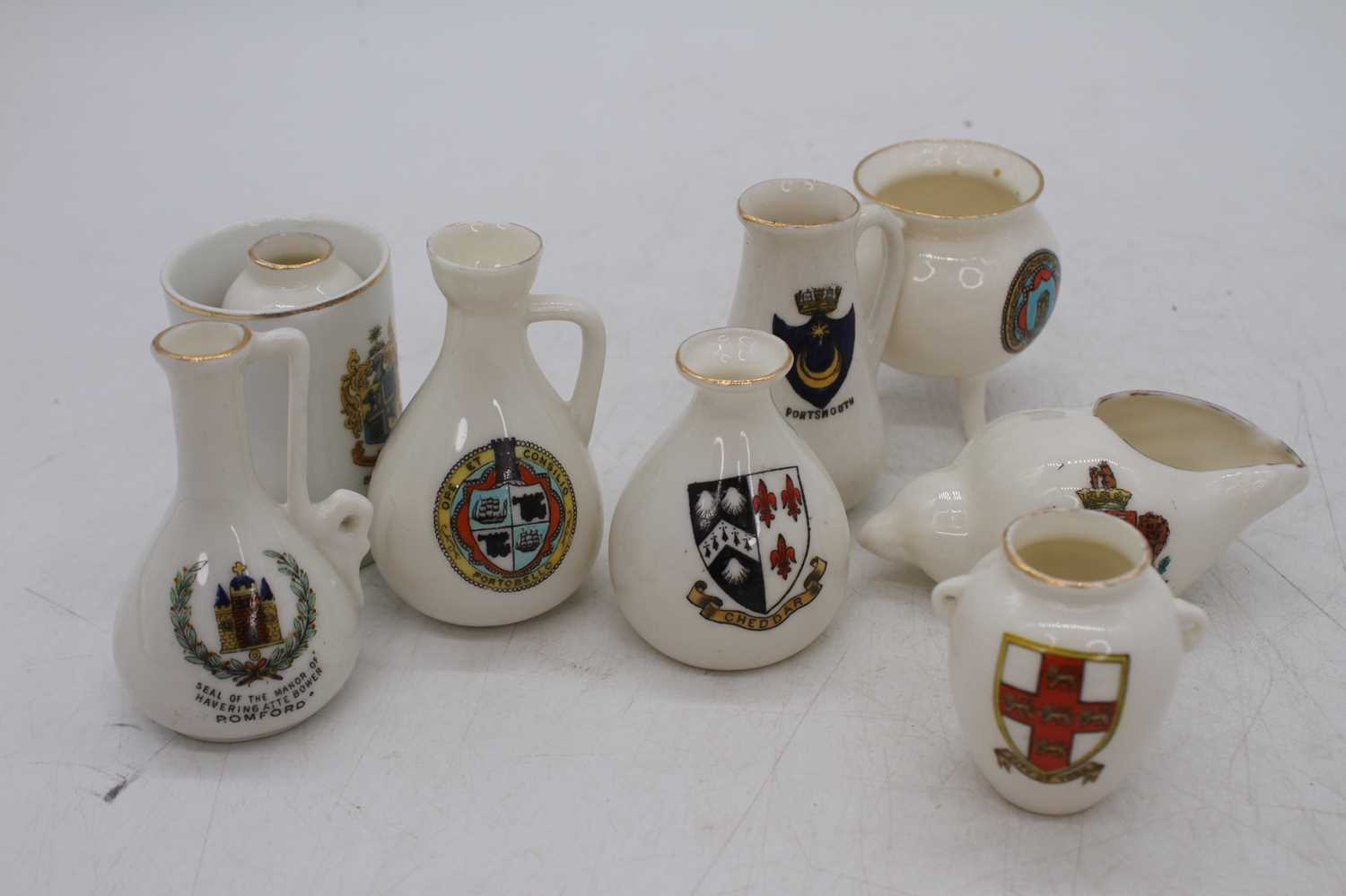 A collection of crested wares, to include Pamplin and Goss - Bild 2 aus 2