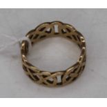 A 9ct gold Celtic band ring, 4.8g, size U