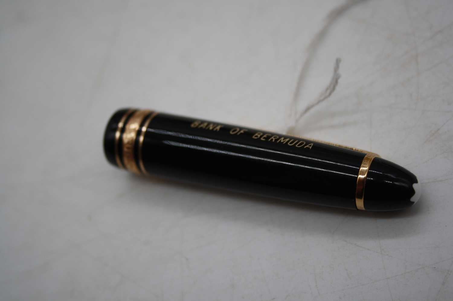 A Montblanc Meisterstuck 4810 fountain pen, in black with gold trim and snow-cap logo to to cap, - Bild 5 aus 9