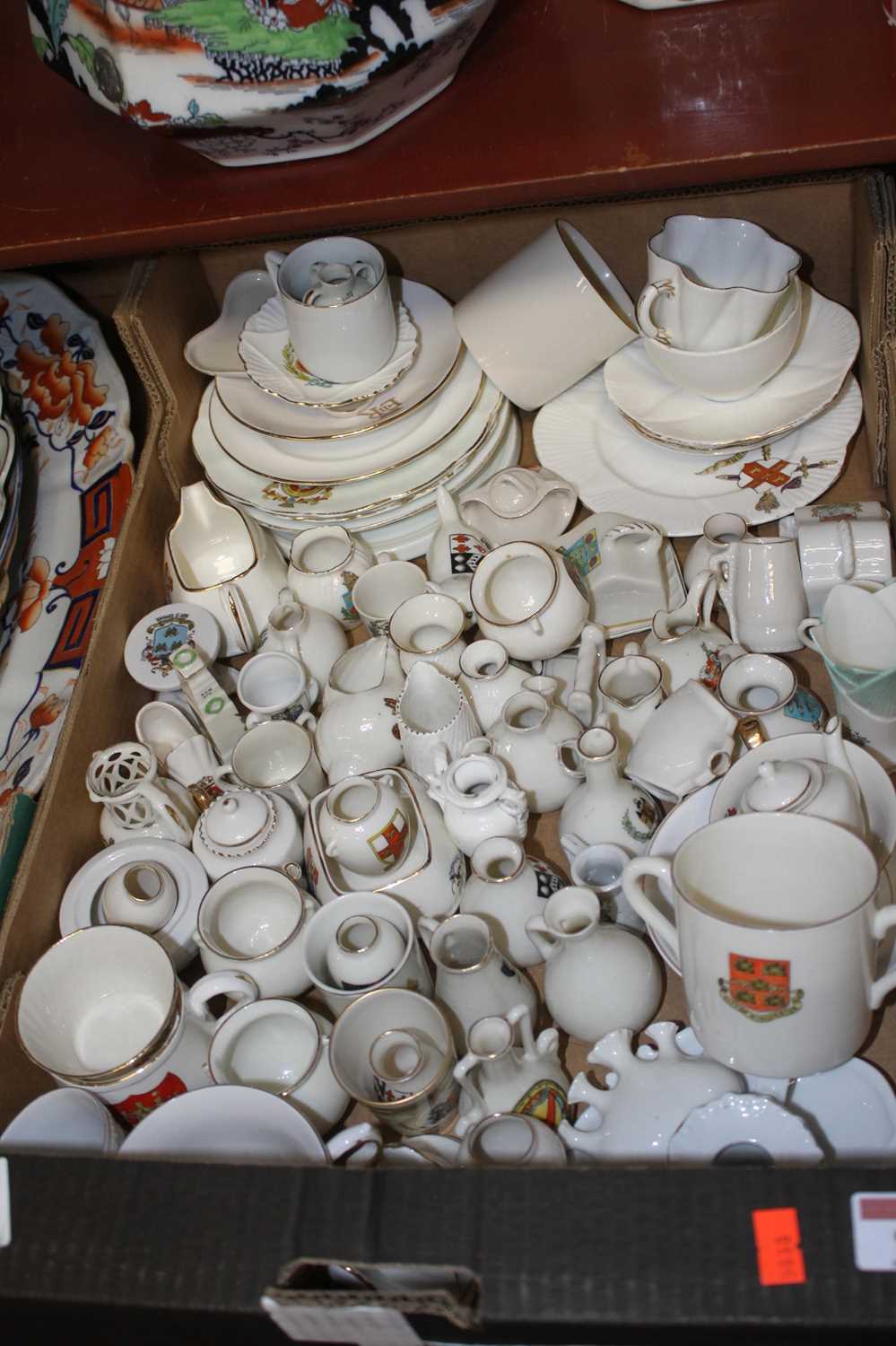 A collection of crested wares, to include Pamplin and Goss
