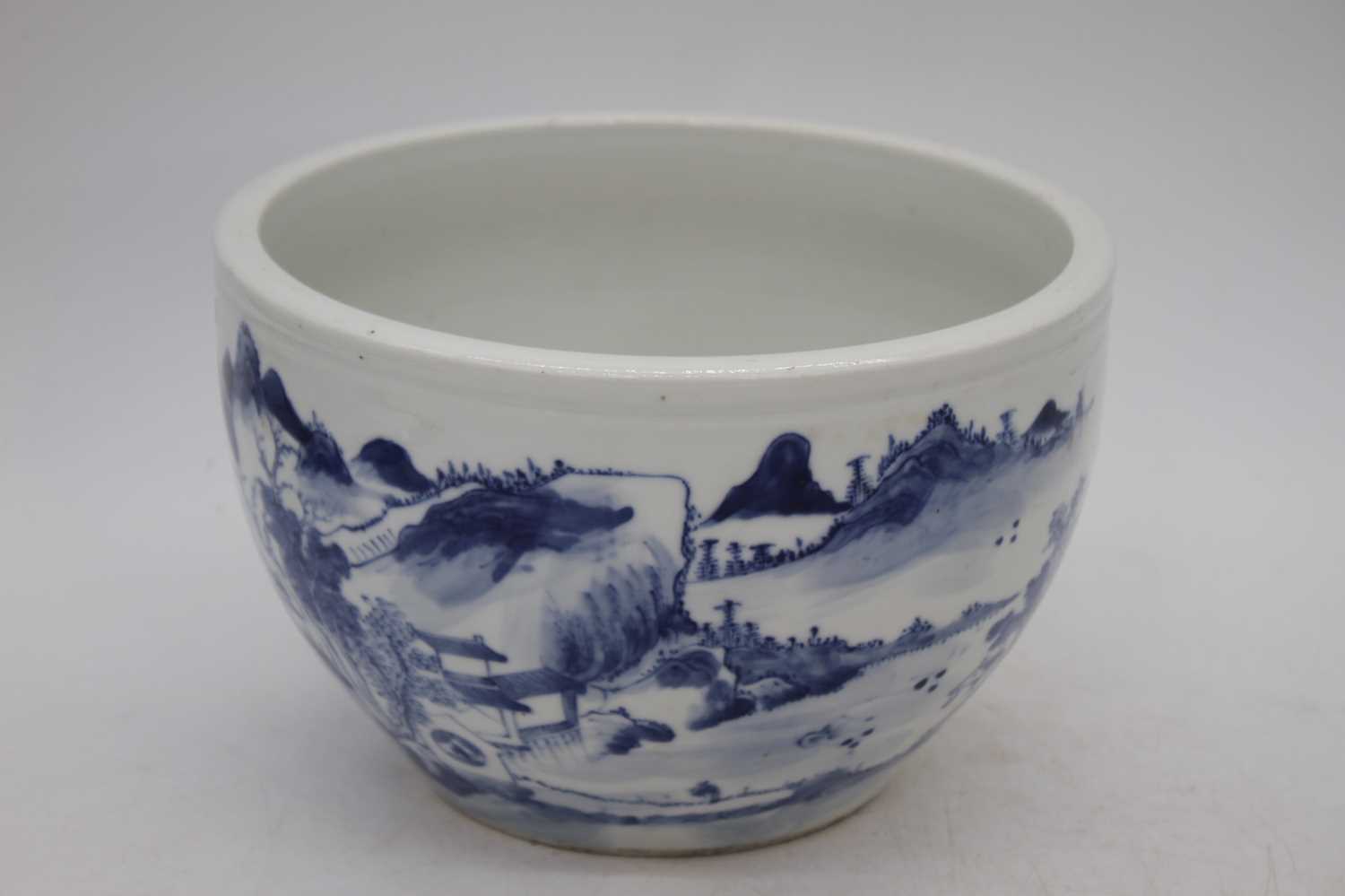 A Chinese blue and white stoneware jardiniere, decorated with a mountain landscape, h. - Bild 2 aus 10