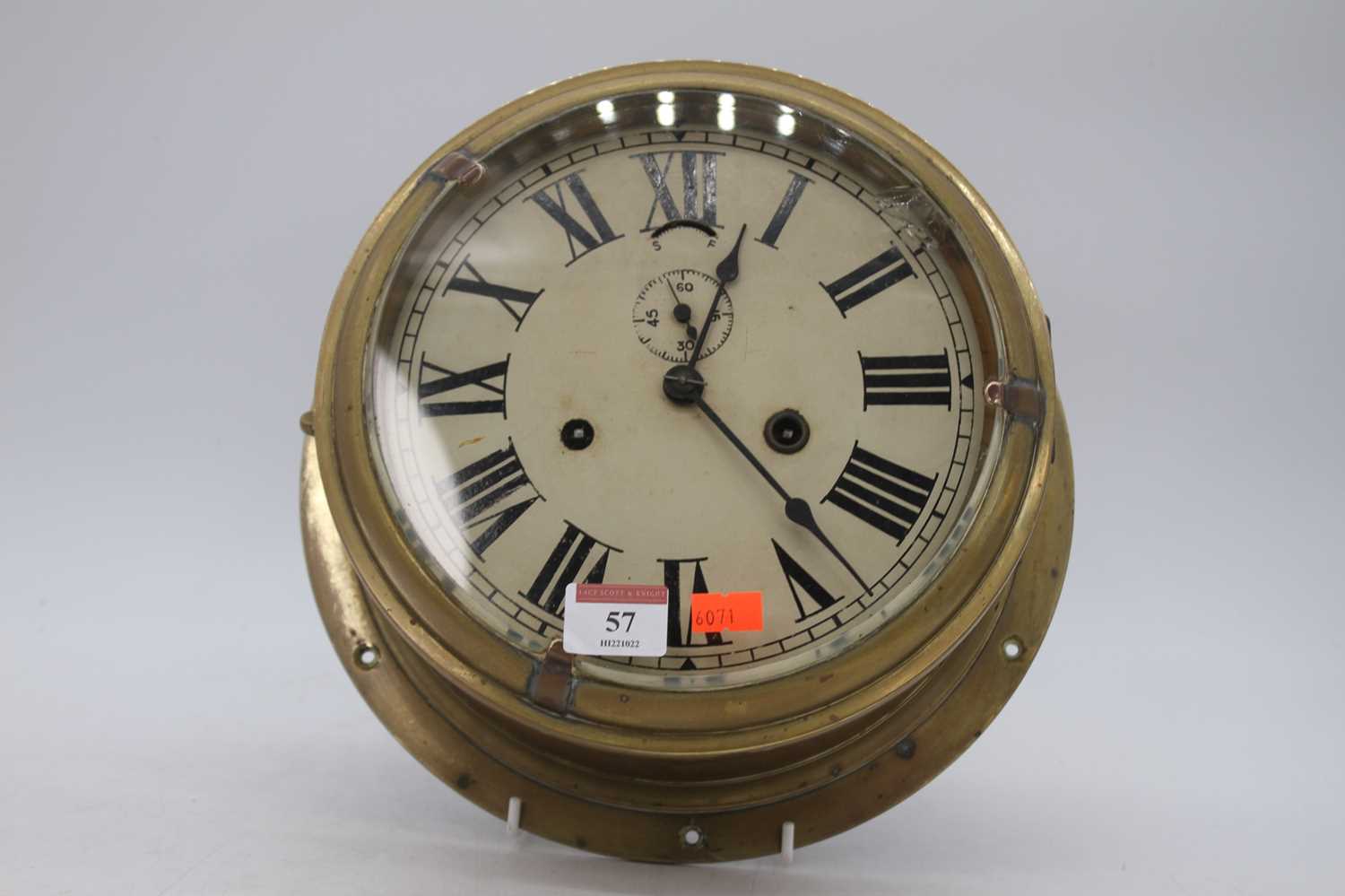 A brass ship's clock, the dial showing Roman numerals and subsidiary seconds dial, having eight- - Bild 3 aus 4