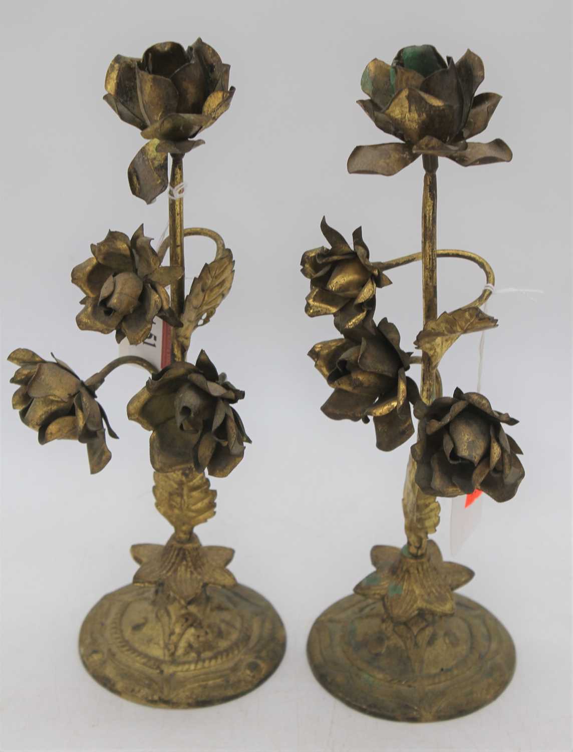 A pair of Art nouveau brass floral candlesticks, h.31cm - Bild 2 aus 4