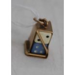 A single 9ct gold charm containing two dice, 1.9g, 12.5mm excluding bale