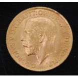 Great Britain, 1915 gold full sovereign, George V, rev; St George and Dragon above date. (1)