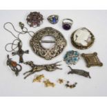 Assorted costume jewellery, to include white metal Celtic brooch, carved shell cameo brooch in