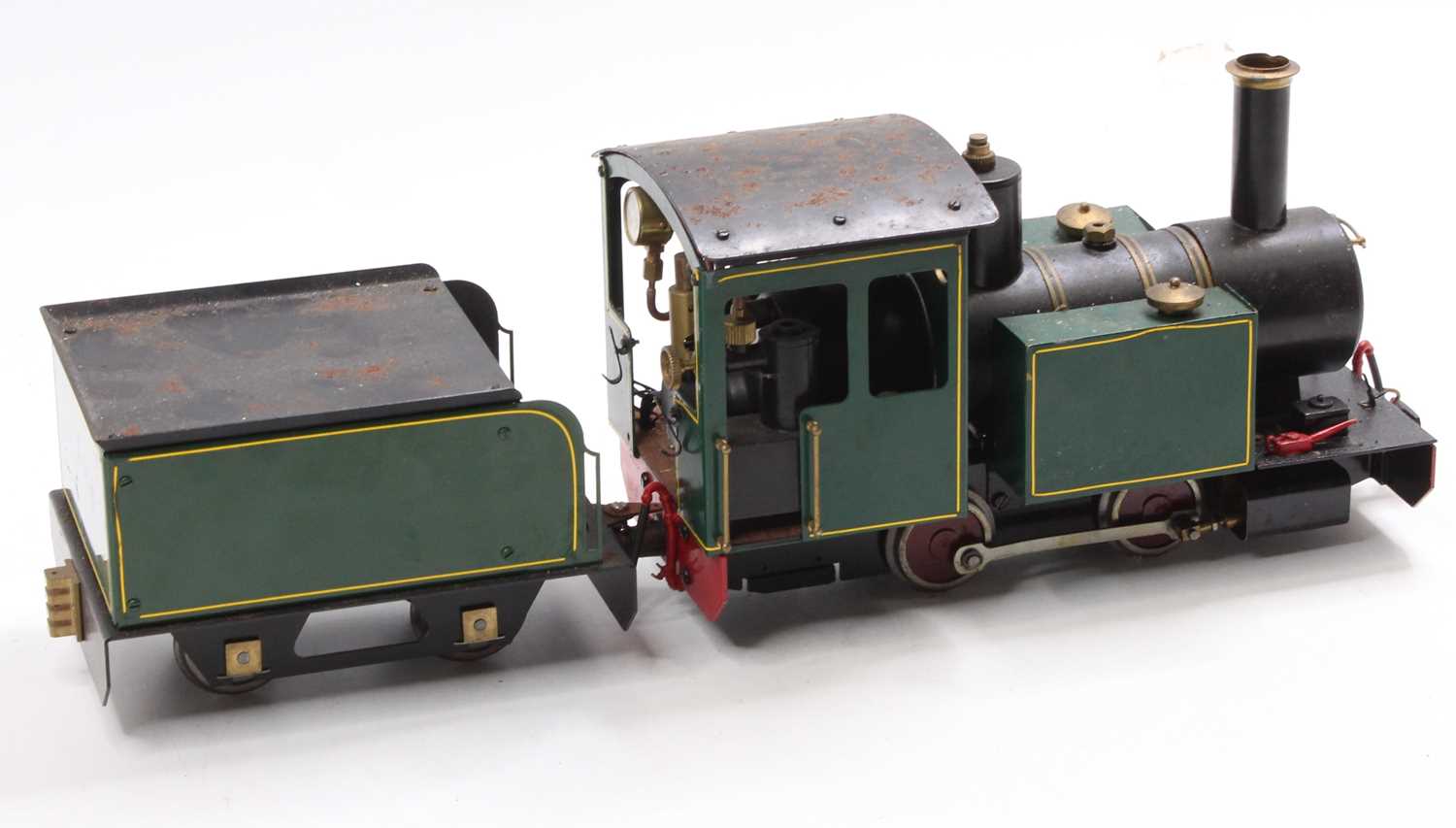 A 32mm scale radio controlled and gas powered locomotive and tender, comprising of 0-4-0 tank loco - Bild 2 aus 4