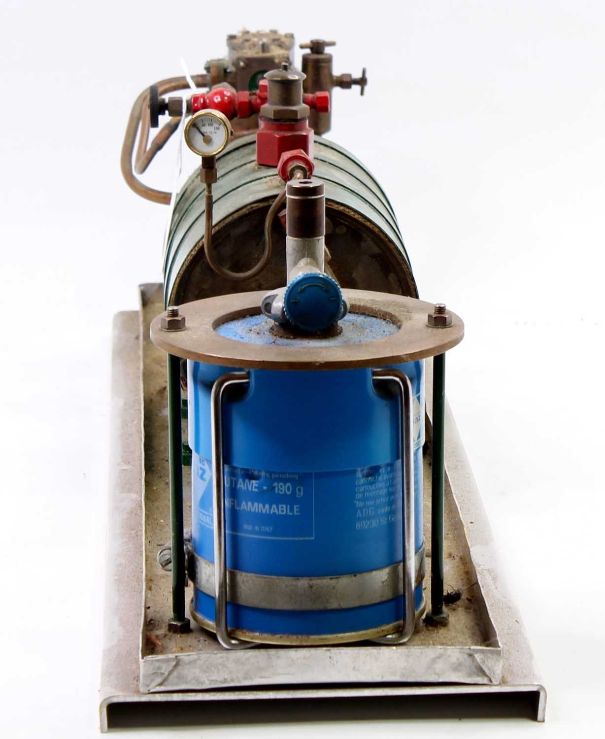 Scratchbuilt stationary steam plant comprising of the horizontal gas-fired boiler, powering a - Bild 2 aus 4