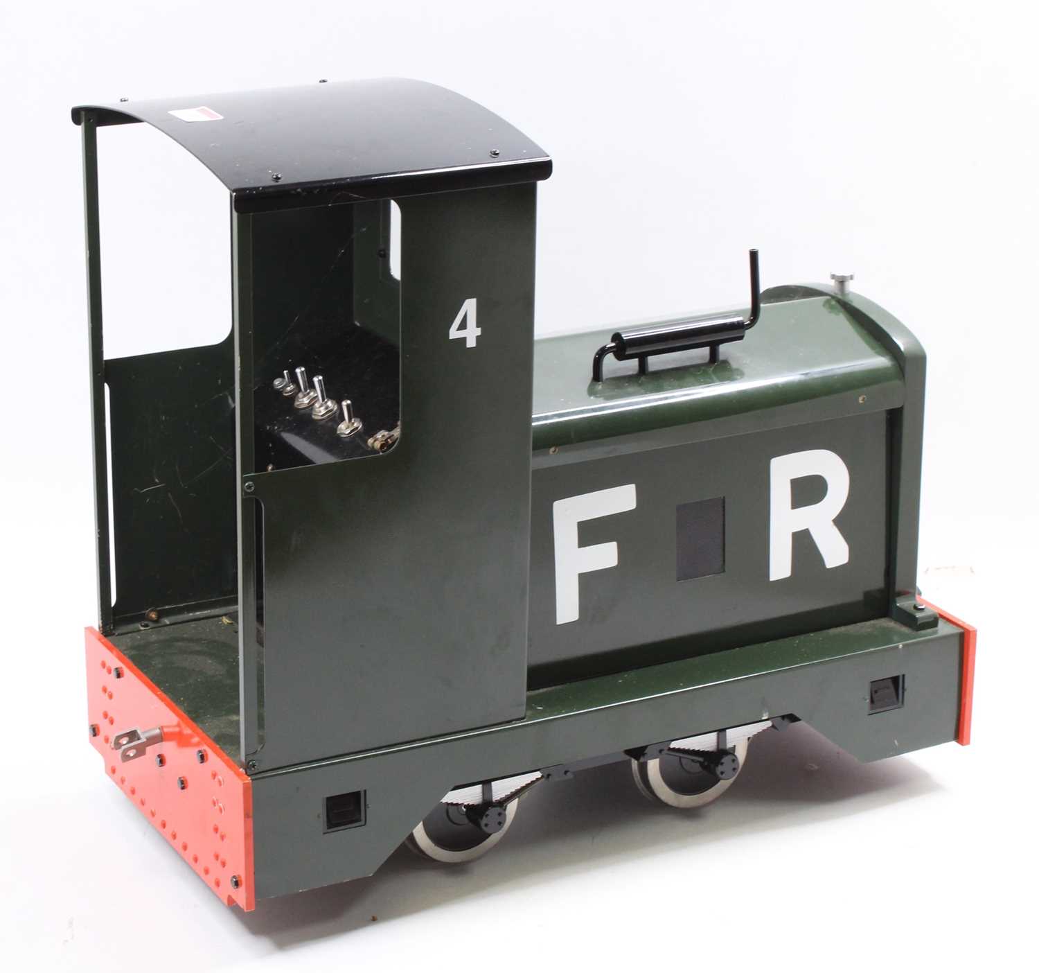 5 inch gauge battery-operated model of a Maxitrak "Ruston" locomotive, hand painted in green with - Bild 2 aus 7