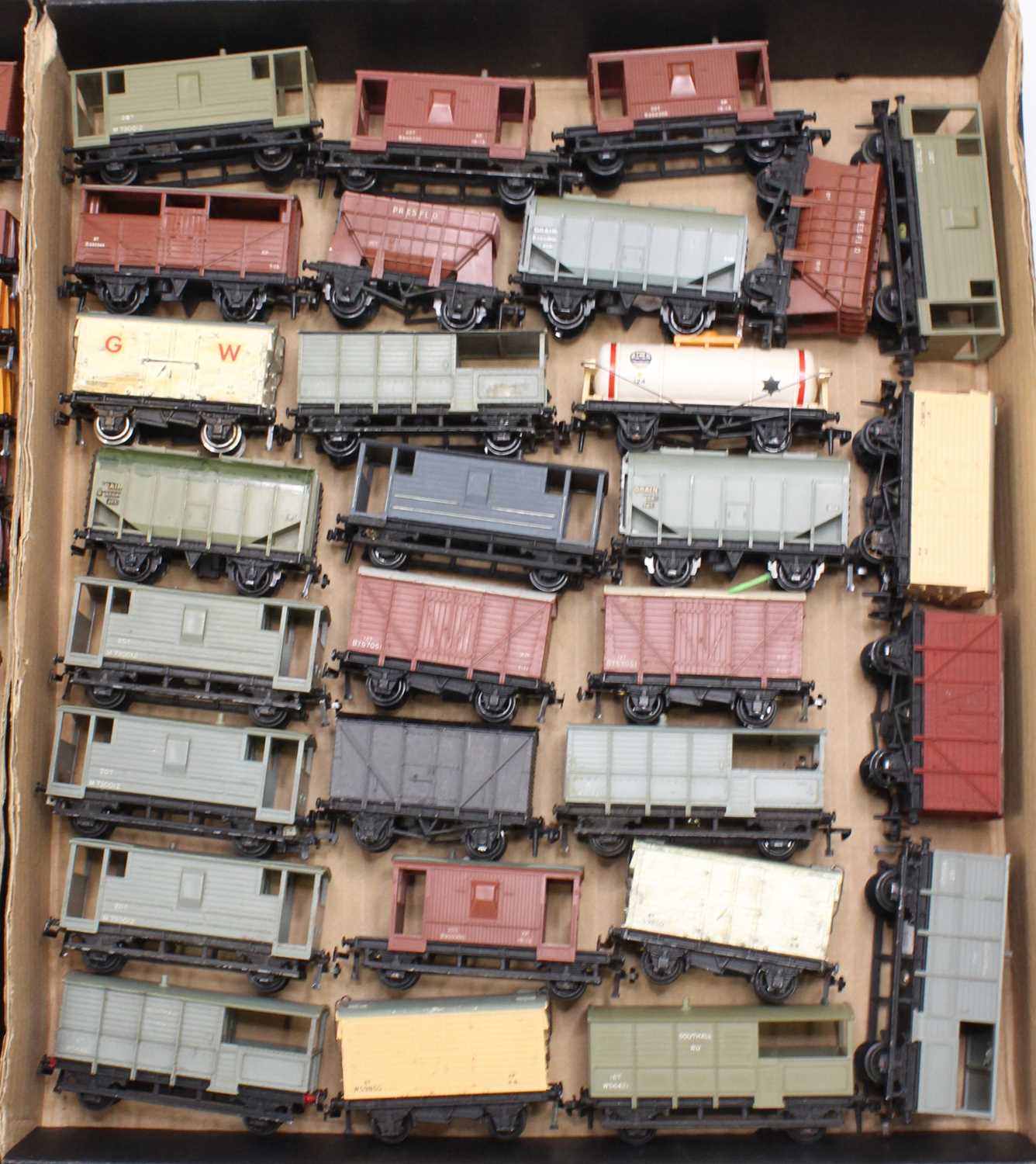 100+ various Hornby 00 loose wagons to include Mobile Gas tanker, United Glass Bottle Manufactures - Bild 2 aus 4