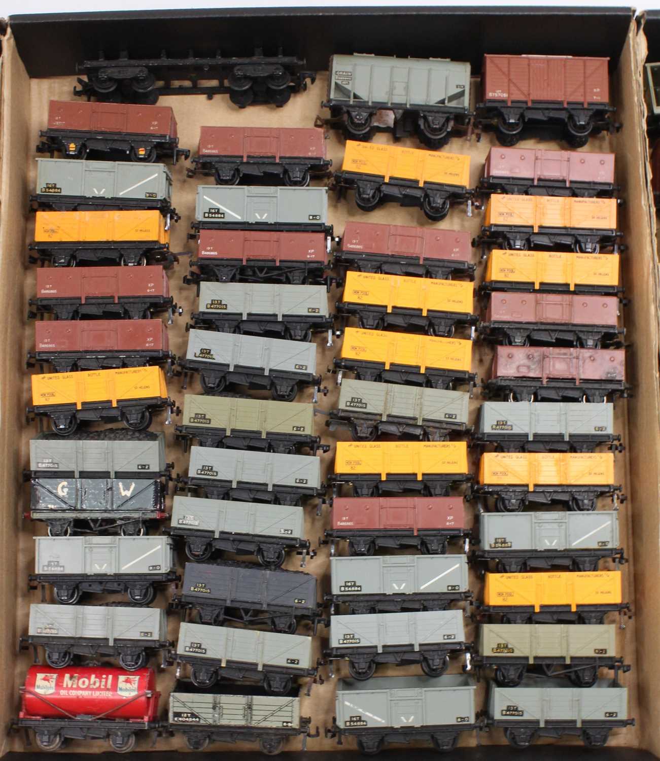 100+ various Hornby 00 loose wagons to include Mobile Gas tanker, United Glass Bottle Manufactures - Bild 3 aus 4