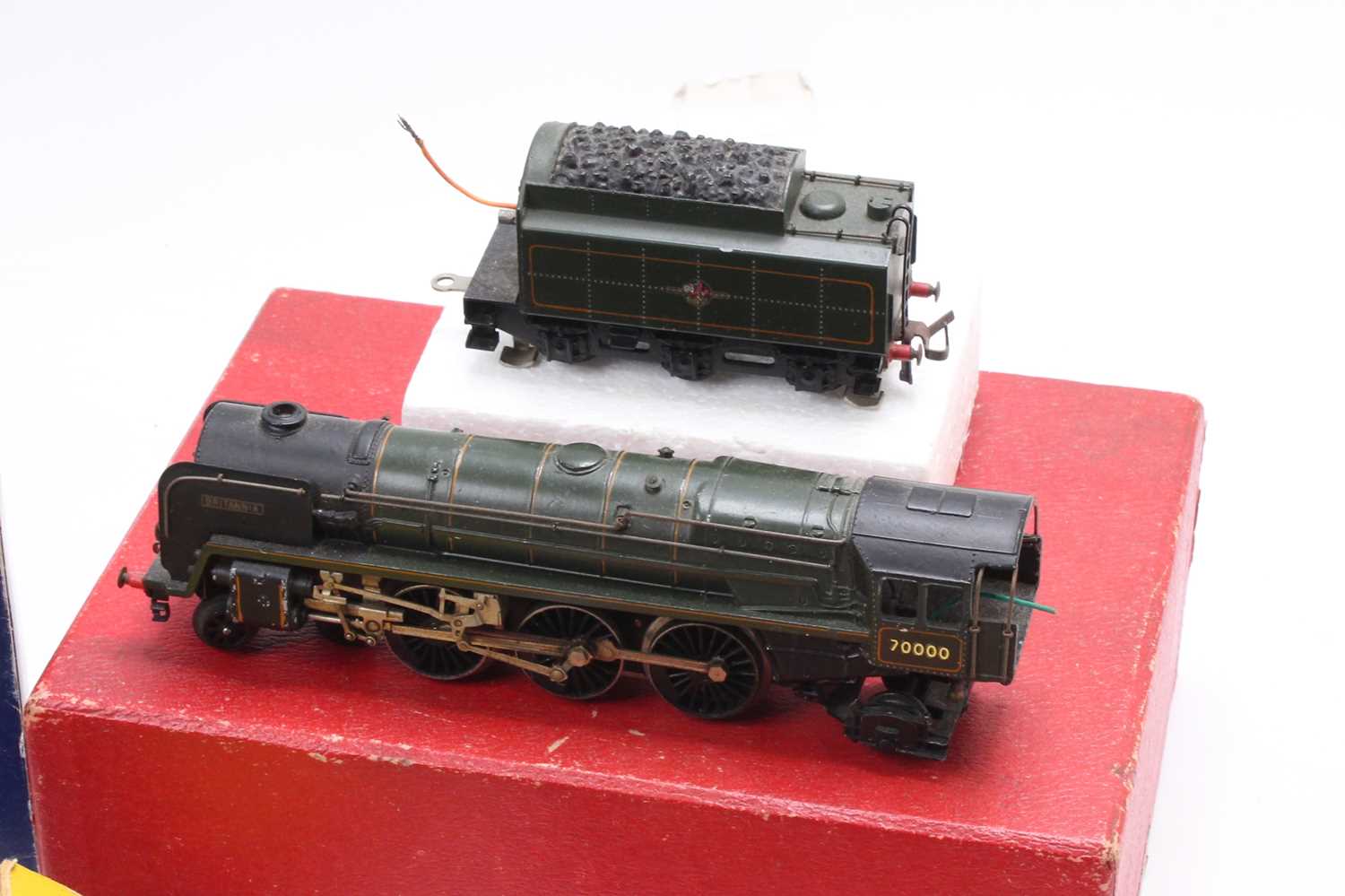 One tray containing a collection of mixed 00 scale boxed and loose locomotives to include a Hornby - Image 2 of 3